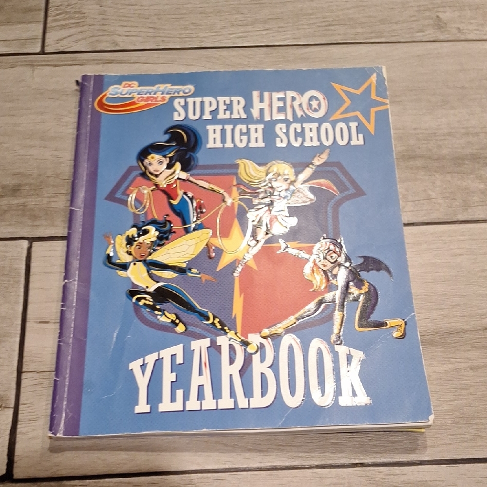 🥠super Hero High School Yearbook🍓